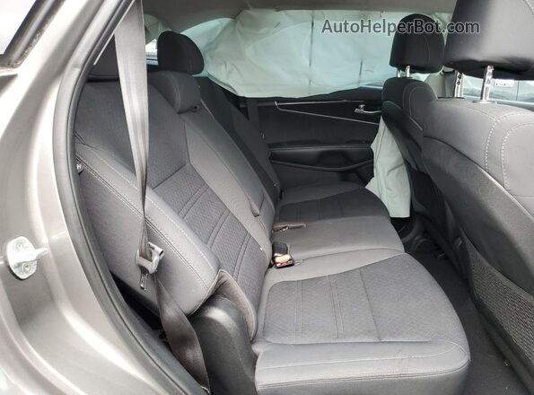 5XYPGDA37HG294559 2017 KIA SORENTO Gray Հետևի նստատեղերի տեսք