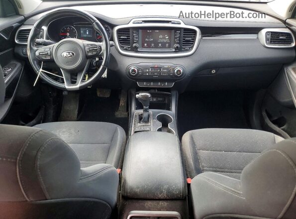 5XYPGDA39JG415212 2018 KIA SORENTO Серебряный Вид панели приборов