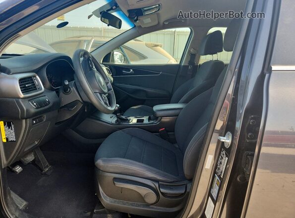 5XYPGDA52HG275645 2017 KIA SORENTO Gray Vista interior delantera