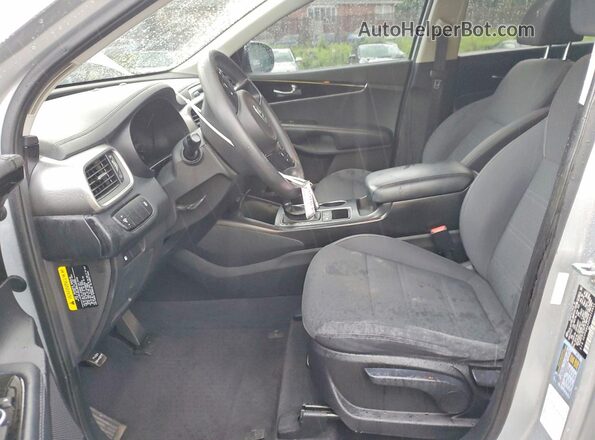 5XYPGDA52HG315531 2017 KIA SORENTO Silver Widok wnętrza z przodu