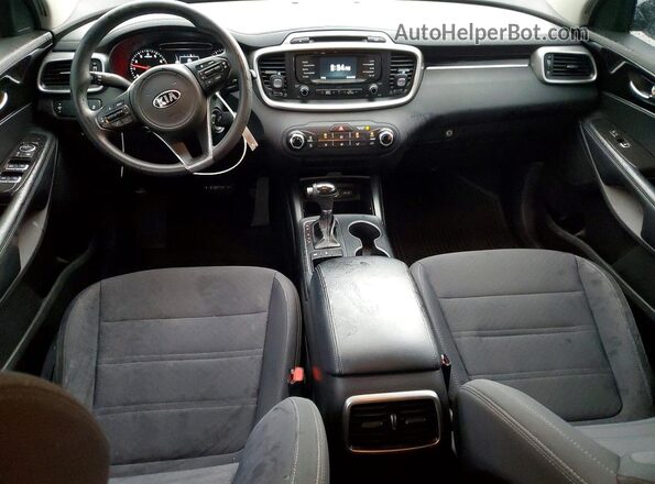 5XYPGDA52HG315531 2017 KIA SORENTO Silver Widok deski rozdzielczej