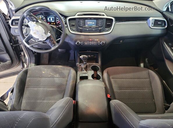 5XYPGDA52HG320650 2017 KIA SORENTO Silver Widok deski rozdzielczej