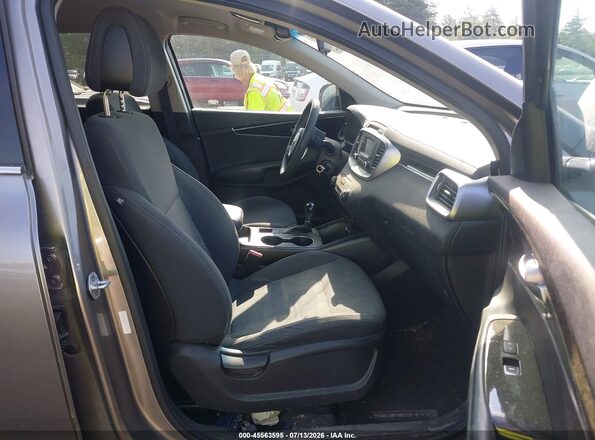 5XYPGDA53HG197327 2017 KIA SORENTO Gray Vista interior delantera