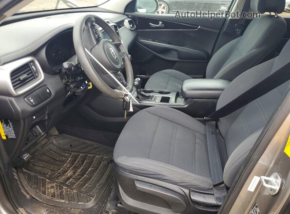 5XYPGDA54HG191861 2017 KIA SORENTO Silver Вид салону спереду