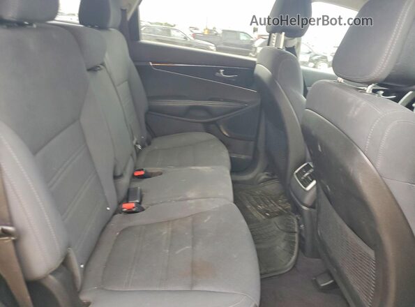 5XYPGDA54HG191861 2017 KIA SORENTO Silver Вид задньої частини салону