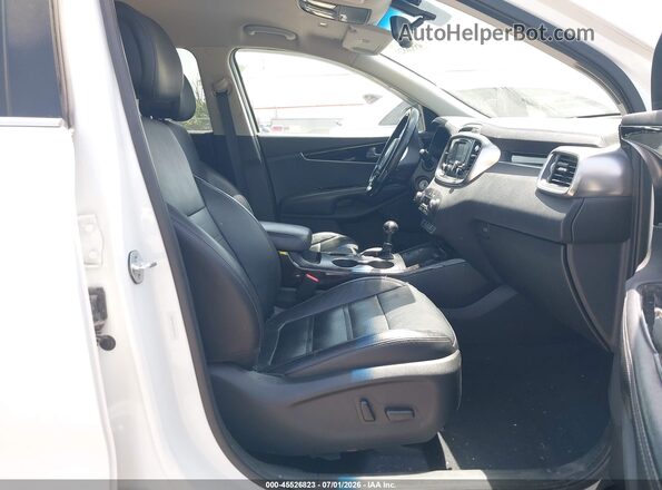 5XYPH4A10GG013664 2016 KIA SORENTO White Front interior view