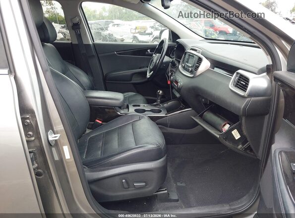 5XYPH4A18GG123166 2016 KIA SORENTO Silver Front interior view