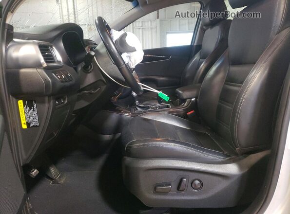 5XYPH4A56JG360569 2018 KIA SORENTO Серебряный Вид салона спереди