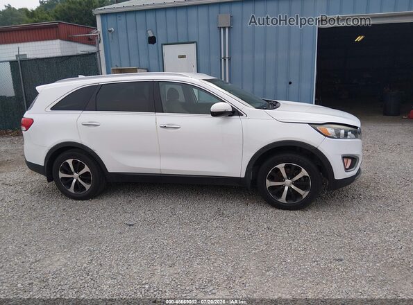 5XYPH4A56JG396584 2018 KIA SORENTO White Rear interior view