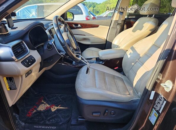 5XYPHDA11HG253646 2017 KIA SORENTO Brown Front interior view