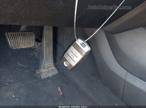 5XYPHDA50HG322975 2017 KIA SORENTO Серебряный Вид панели приборов