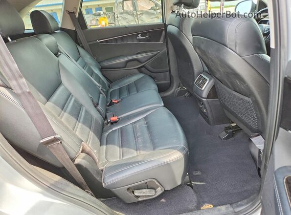 5XYPHDA51HG235960 2017 KIA SORENTO Silver Սալոնի հետևի տեսք