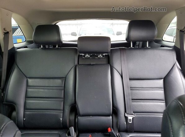 5XYPHDA55KG609588 2019 KIA SORENTO Blue Rear seats view