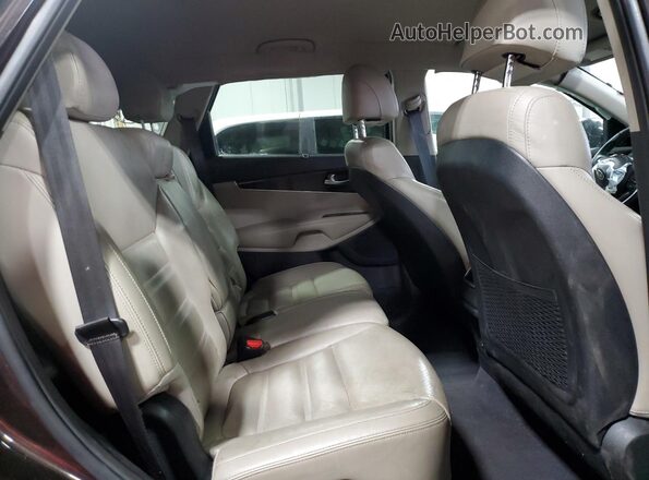 5XYPHDA56HG305159 2017 KIA SORENTO Коричневый Вид задней части салона