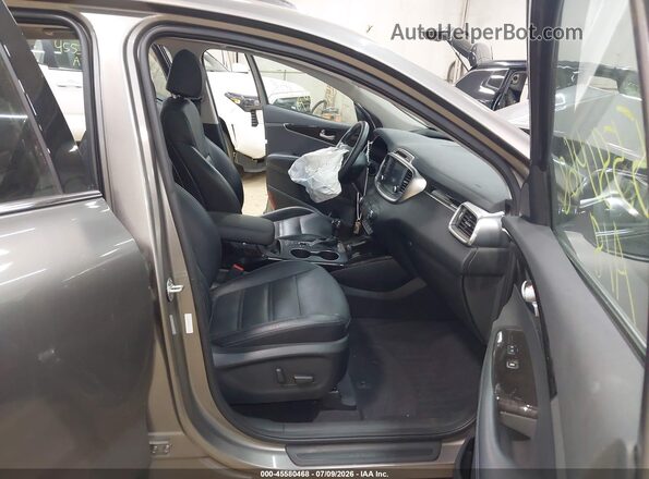 5XYPHDA59JG411563 2018 KIA SORENTO Серебряный Вид салона спереди