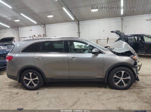 5XYPHDA59JG411563 2018 KIA SORENTO Серебряный Вид задней части салона