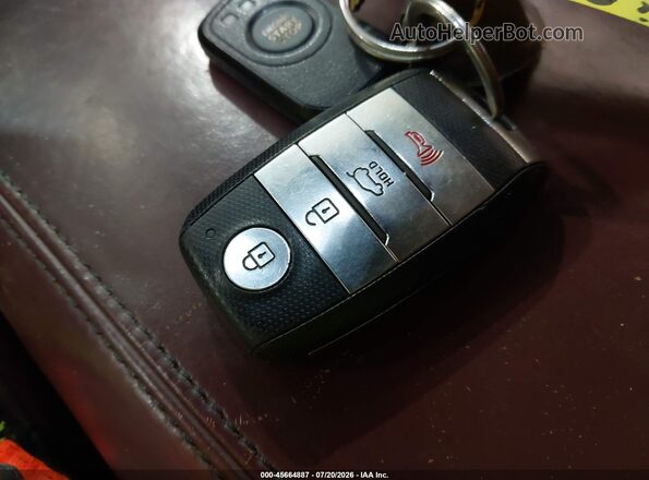 5XYPKDA17GG017549 2016 KIA SORENTO White Вид панелі приладів