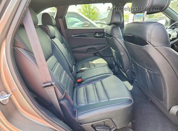 5XYPKDA52GG028400 2016 KIA SORENTO Gray Vista interior trasera