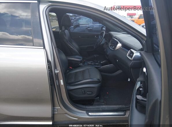 5XYPKDA52GG085678 2016 KIA SORENTO Silver Vista interior delantera
