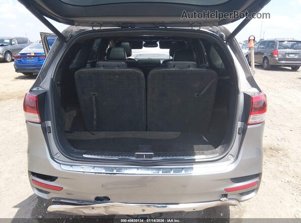 5XYPKDA52GG085678 2016 KIA SORENTO Silver Vista interior trasera