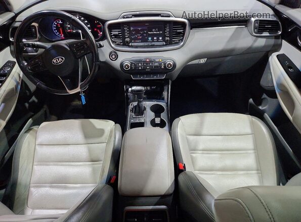 5XYPKDA5XJG413002 2018 KIA SORENTO Красный Вид панели приборов
