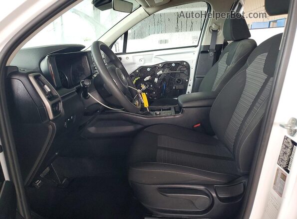 5XYRG4LC0MG017851 2021 KIA SORENTO White Front interior view
