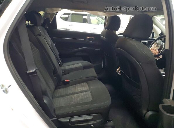 5XYRG4LC2NG158003 2022 KIA SORENTO Белый Вид задней части салона