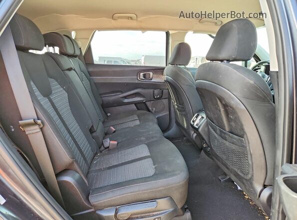 5XYRG4LC6NG089042 2022 KIA SORENTO Gray Вид задньої частини салону