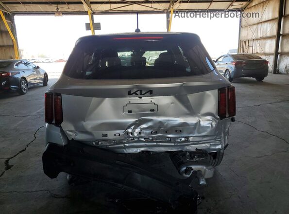 5XYRG4LC8NG096154 2022 KIA SORENTO Silver Հետևի տեսք