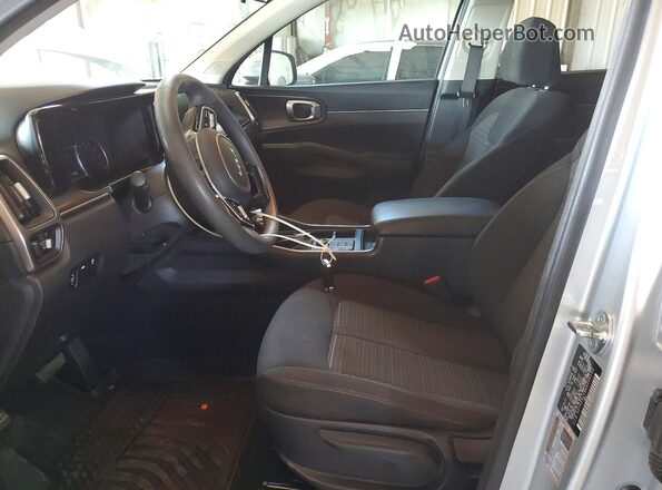 5XYRG4LC8NG096154 2022 KIA SORENTO Silver Սալոնի դիմացի տեսք