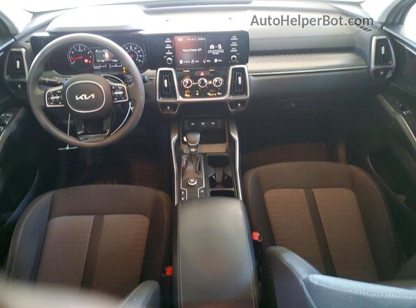5XYRG4LC8NG096154 2022 KIA SORENTO Silver Առջևի վահանակի տեսք
