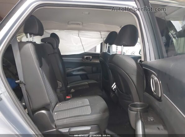 5XYRG4LC8NG098924 2022 KIA SORENTO Gray Widok naklejki z numerem VIN