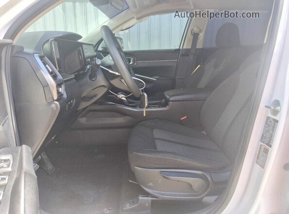 5XYRG4LC9PG172497 2023 KIA SORENTO Белый Вид салона спереди