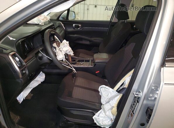 5XYRGDLC6MG045461 2021 KIA SORENTO Silver Widok wnętrza z przodu