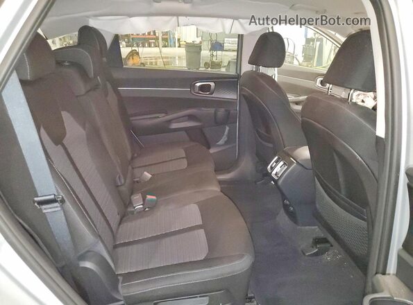 5XYRGDLC6MG045461 2021 KIA SORENTO Silver Widok wnętrza z tyłu