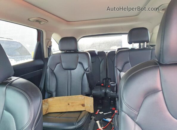 5XYRH4JF7RG255035 2024 KIA SORENTO Red Հետևի նստատեղերի տեսք