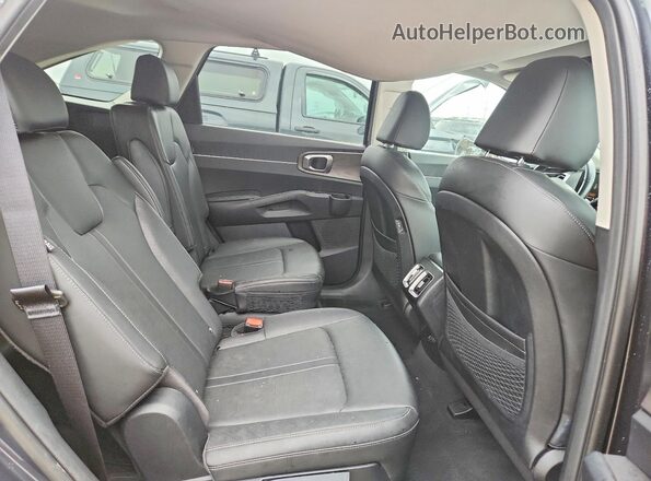 5XYRHDJF2RG272860 2024 KIA SORENTO Gray Rear seats view