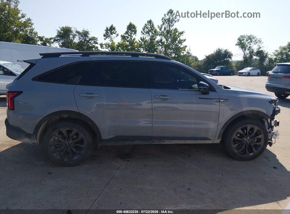 5XYRHDLF2NG152032 2022 KIA SORENTO Gray Rear interior view