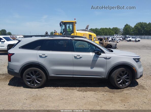 5XYRHDLFXPG168224 2023 KIA SORENTO Gray Widok wnętrza z tyłu
