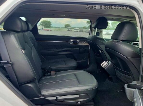 5XYRK4JF2RG253629 2024 KIA SORENTO White Вид задніх сидінь