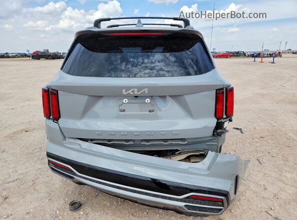 5XYRK4LF0NG152323 2022 KIA SORENTO Gray Widok z tyłu