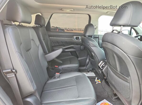5XYRK4LF0NG152323 2022 KIA SORENTO Gray Widok wnętrza z tyłu