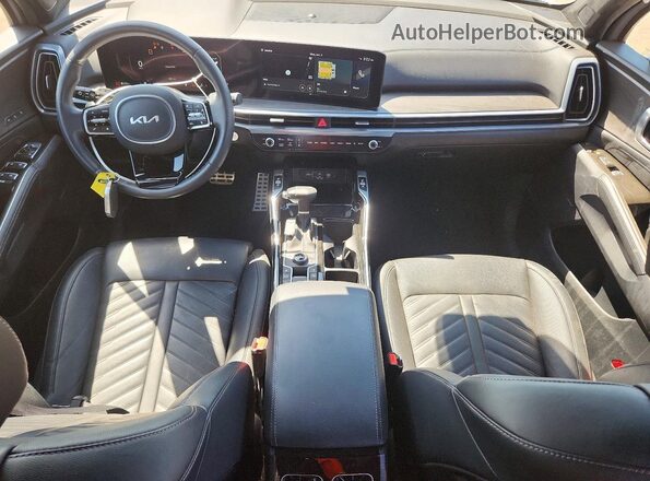 5XYRKDJF1RG256084 2024 KIA SORENTO Серый Вид панели приборов