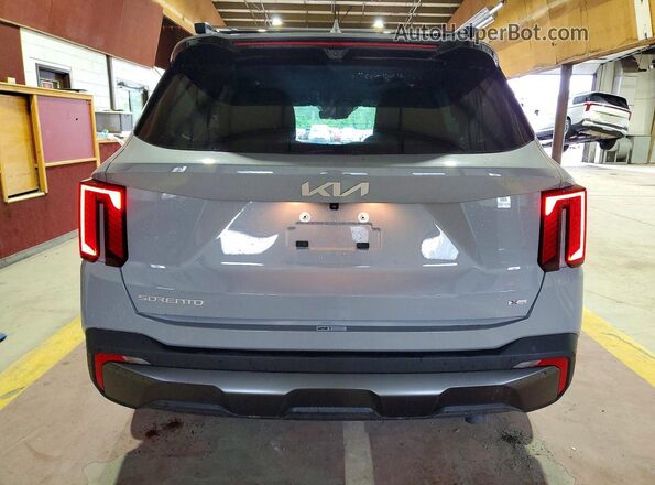 5XYRKDJF1RG300309 2024 KIA SORENTO Gray Rear view