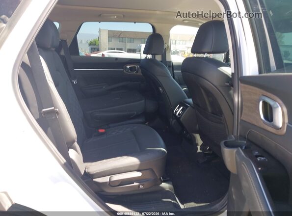 5XYRKDLF0PG216699 2023 KIA SORENTO White VIN կոդի պիտակի տեսք
