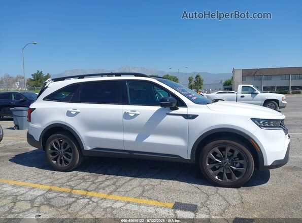 5XYRKDLF0PG216699 2023 KIA SORENTO White Սալոնի հետևի տեսք