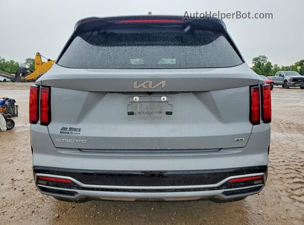 5XYRKDLF3PG186050 2023 KIA SORENTO Gray Widok z tyłu