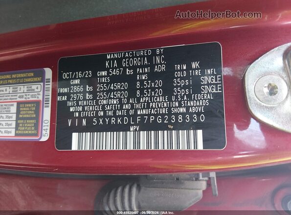 5XYRKDLF7PG238330 2023 KIA SORENTO Red Vista del compartimento del motor