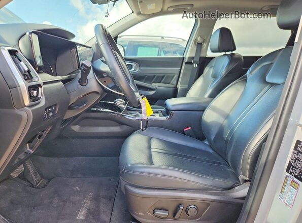 5XYRKDLF9NG110653 2022 KIA SORENTO Gray წინა სალონის ხედი