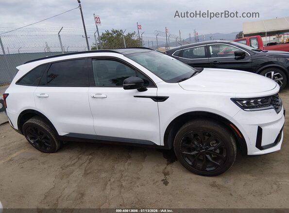 5XYRKDLF9NG135231 2022 KIA SORENTO White Вид задньої частини салону
